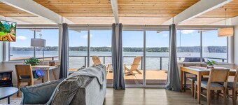 Seaside Serenity Beach Getaway w/ kayaks & SUPs!