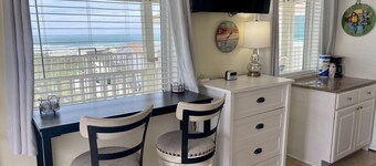 Beachgate Condo Suites And Hotel 438 1 Bedroom Condo