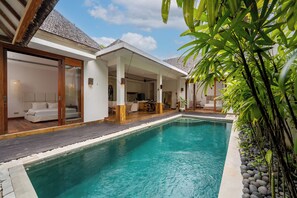 Kolam renang outdoor