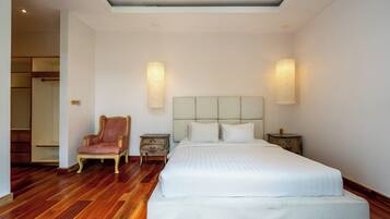 Deluxe villa, uitzicht op zwembad | 2 slaapkamers, een kluis op de kamer, verduisterende gordijnen