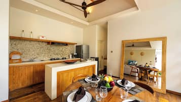 Deluxe-Villa, Poolblick | Esszimmer