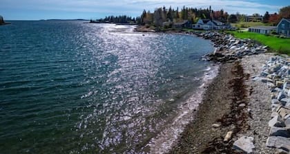 3 bedroom, walk to beach!