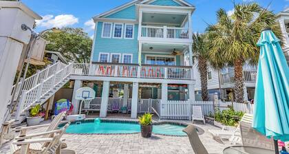 Short 2 minute walk to beach !
5 min. Walk to restuarants , parks & activities