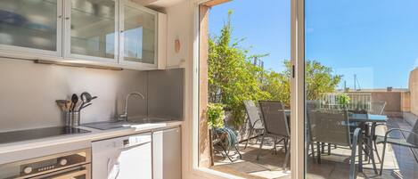 Fridge, microwave, oven, dishwasher