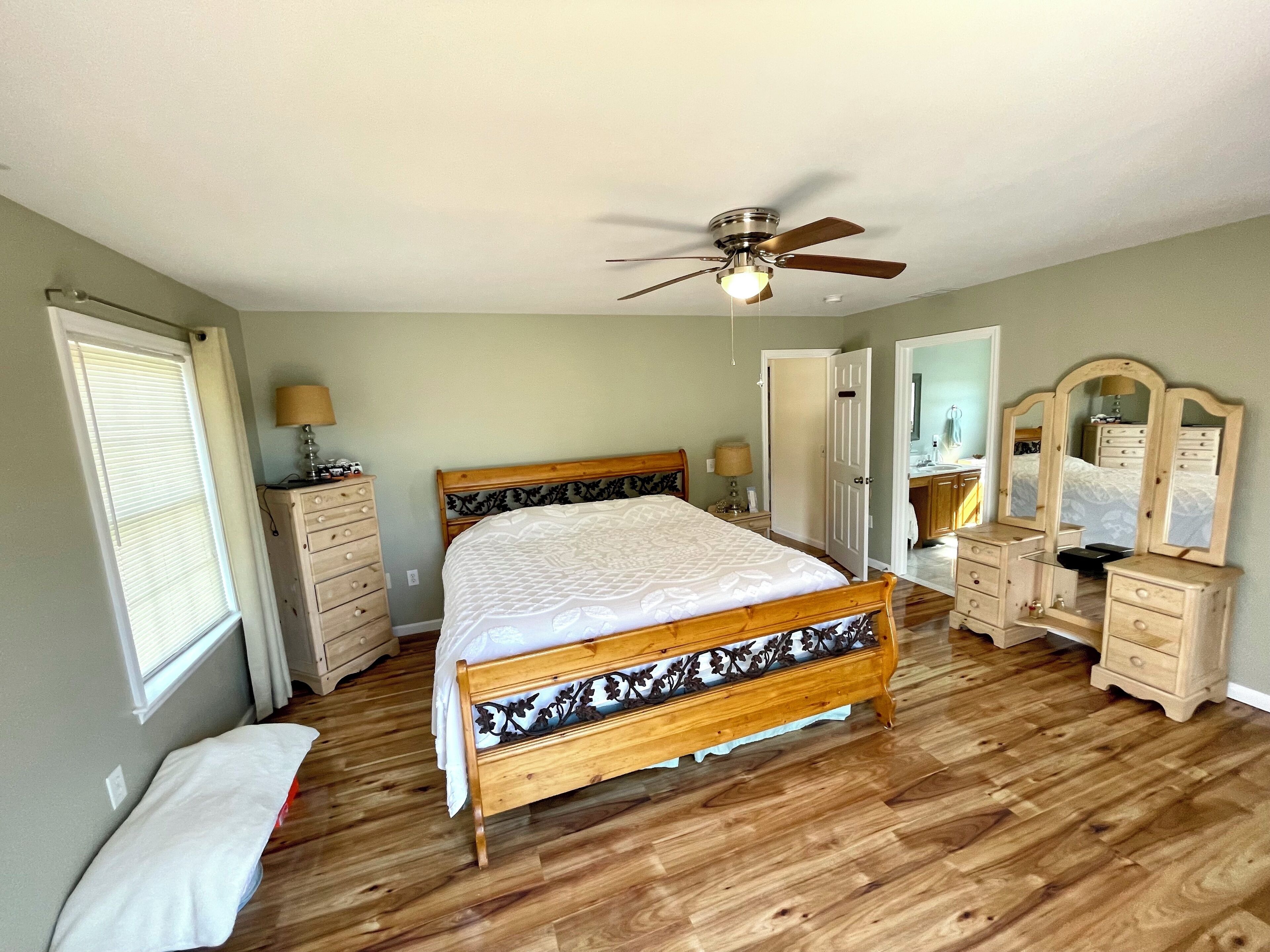 4 bedrooms, WiFi, bed sheets
