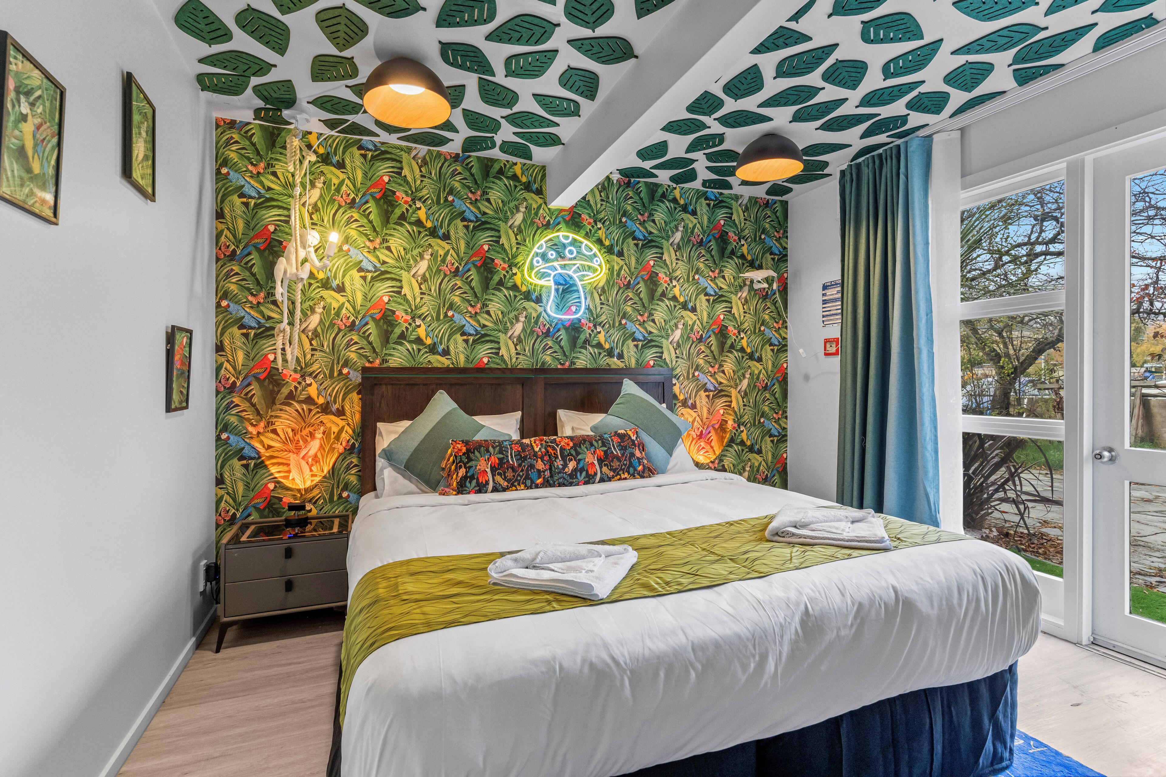 In-room safe, free WiFi, bed sheets