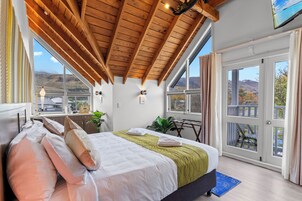 Comfort Room, Mountain View | In-room safe, free WiFi, bed sheets