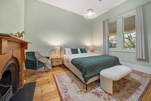 3 bedrooms, iron/ironing board, free WiFi, bed sheets - Stanley Stay - Sauna, Play Set, WiFi, Central Location! (Woodville Park)