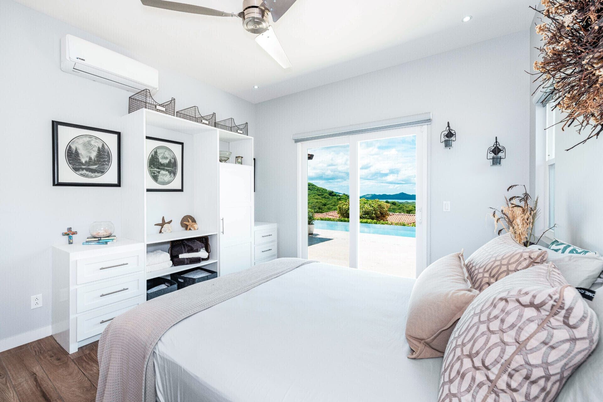 3 多间卧室、办公桌、免费 WiFi、床单