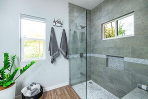 Shower, hair dryer, towels, soap - Ocean View Home in Gated Community (Playa Flamingo)