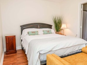 2 bedrooms, WiFi - The Edinburgh | Best Playoff Weekend Rate (Oxford)