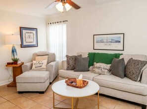 TV, fireplace - The Edinburgh | Best Playoff Weekend Rate (Oxford)