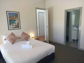 4 bedrooms, iron/ironing board, WiFi, bed sheets - Delightful Family Home near Sovereign Hill with lots of space! (Ballarat East)