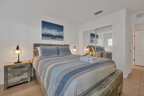 3 bedrooms, desk, iron/ironing board, travel crib - Spacious Condo W/ Pool,Gym near Disney & Seaworld (Kissimmee)