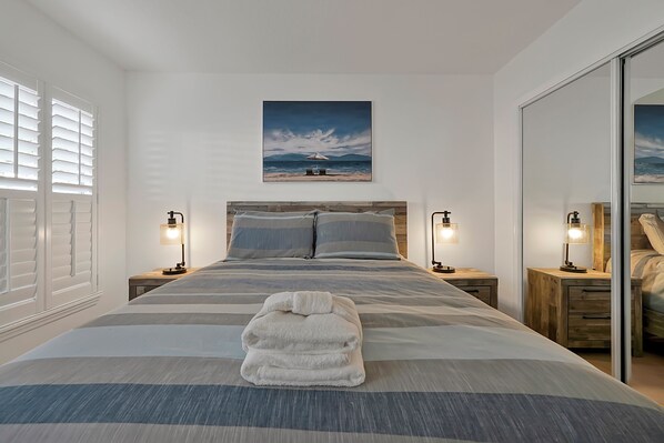 3 bedrooms, desk, iron/ironing board, travel crib - Spacious Condo W/ Pool,Gym near Disney & Seaworld (Kissimmee)