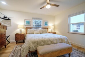 3 chambres, bureau, fer et planche à repasser, accès au Wi-Fi (inclus)