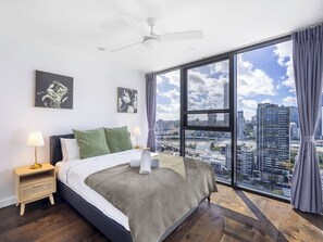 3 bedrooms, desk, iron/ironing board, free WiFi