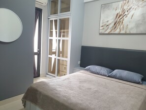 Classic Apartment, 2 Bedrooms, Balcony, Sea View | 2 bedrooms, blackout drapes, free WiFi, bed sheets