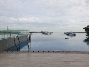 Outdoor pool - CozyHomes at One Residence Batam (Batam)