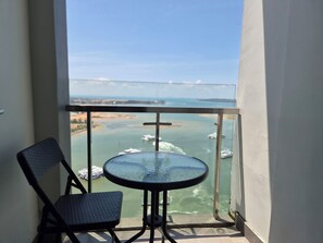 Apartamento panorâmico, 2 quartos, sacada, vista para o mar | Vista da sacada