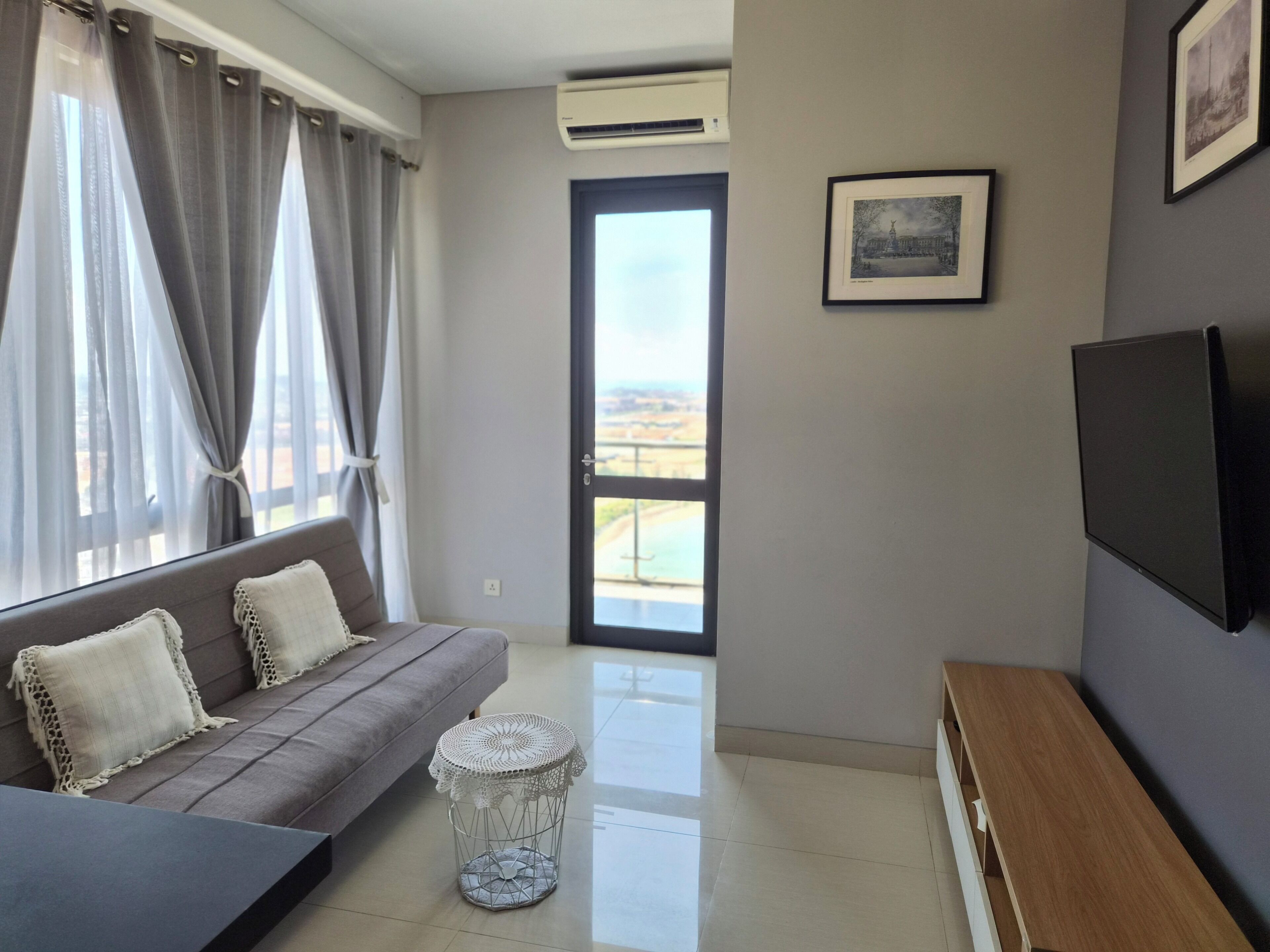 Panoramic Apartment, 2 Bedrooms, Balcony, Sea View | Living area