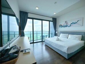 Comfort Studio, 1 Queen Bed, Non Smoking, Balcony | Iron/ironing board, free WiFi, bed sheets - Almas Suites Puteri Harbour by Stayrene (Iskandar Puteri)
