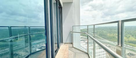Comfort Studio, 1 King Bed, Non Smoking | Balcony