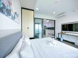 Comfort Studio, 1 Queen Bed, Non Smoking, Balcony | Iron/ironing board, free WiFi, bed sheets - Almas Suites Puteri Harbour by Stayrene (Iskandar Puteri)
