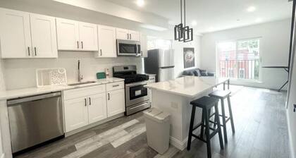 Urban Loft 2-Bedroom Retreat – Ideal for Groups, Sleeps 5