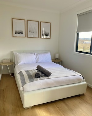 2 bedrooms, iron/ironing board, free WiFi, bed sheets - Berridale Alpine Retreat
Entire cabin in Berridale, Australia
45mins to snow! (Berridale)