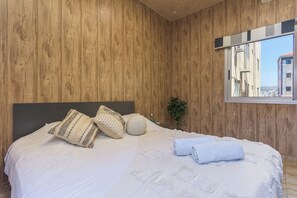 1 chambre, fer et planche à repasser, accès au Wi-Fi (inclus)