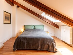 2 bedrooms, travel crib, free WiFi, bed sheets - Cosy apartment in villa for 4 guests with A/C, WIFI and TV (Ghiffa)