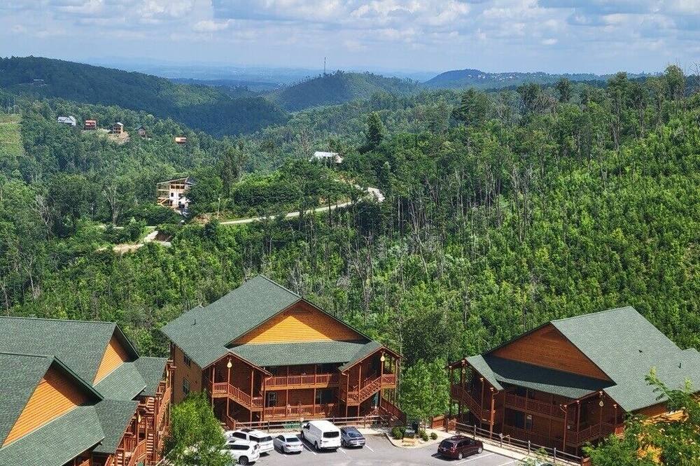 Charming Smoky Mountain Retreat with Indoor Water Park & Spa