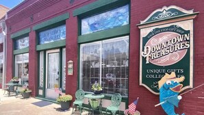 A storefront with a sign reading "Downtown Treasures Unique Gifts & Collectibles".