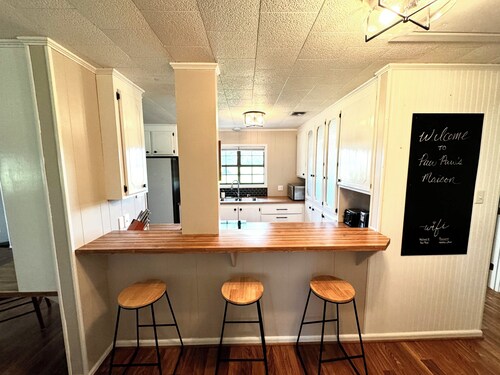 Oaks & Acreage! Comfortable home on 8.5 acres  