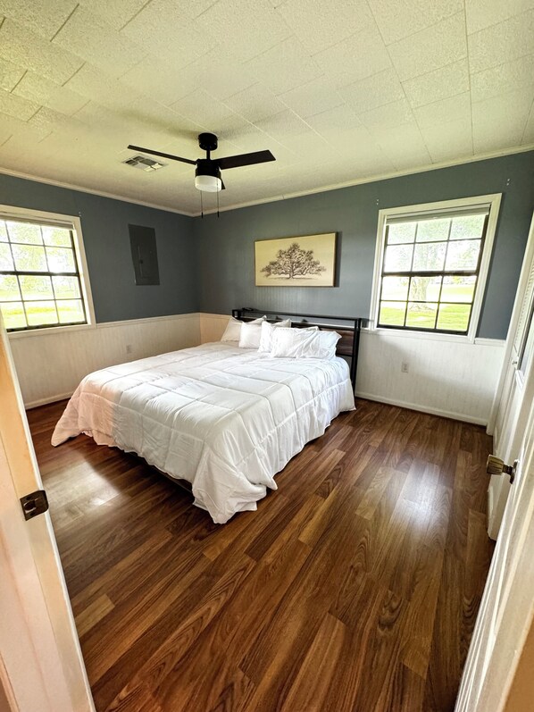 2 makuuhuonetta, työpöytä, silitysrauta/-lauta, Wi-Fi