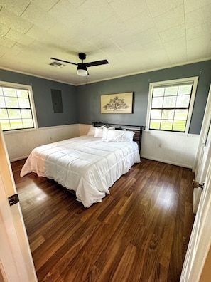 2 quartos, escrivaninha, ferros/tábuas de passar roupa, Wi-Fi