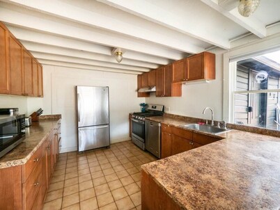 Dreamy 6 Bedroom House, Come Enjoy Hillsdale!