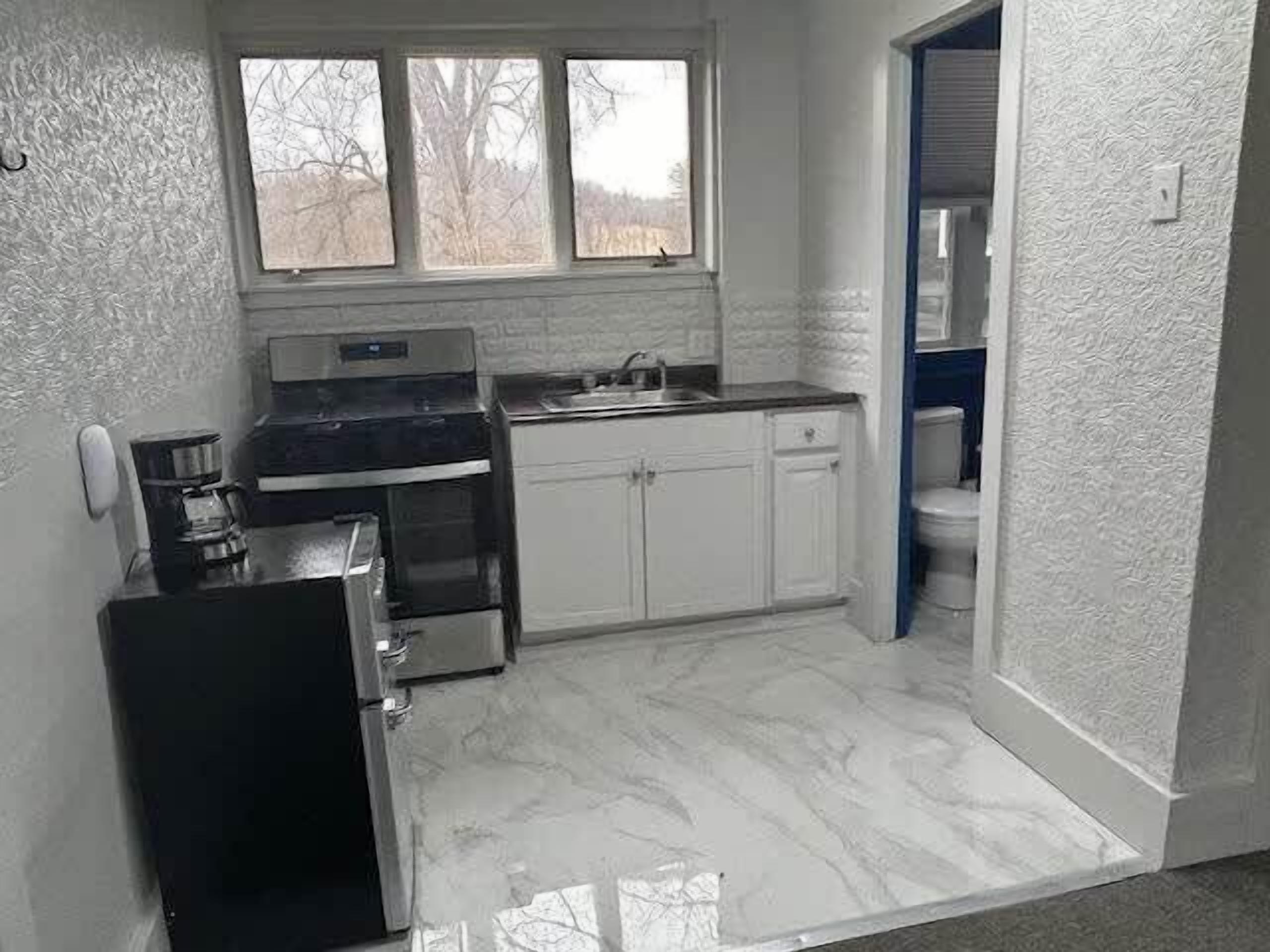 Geladeira, micro-ondas, fogão, cooktop