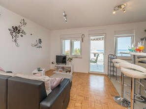 Apartment (Two Bedroom Apartment with Sea View a) | Living room - Apartments Lilly (Pasman)