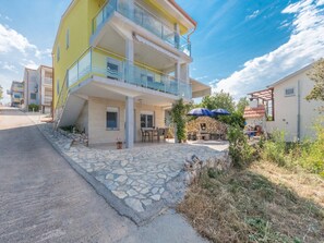 Exterior - Apartments Lilly (Pasman)