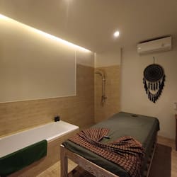 Bồn tắm spa trong nhà