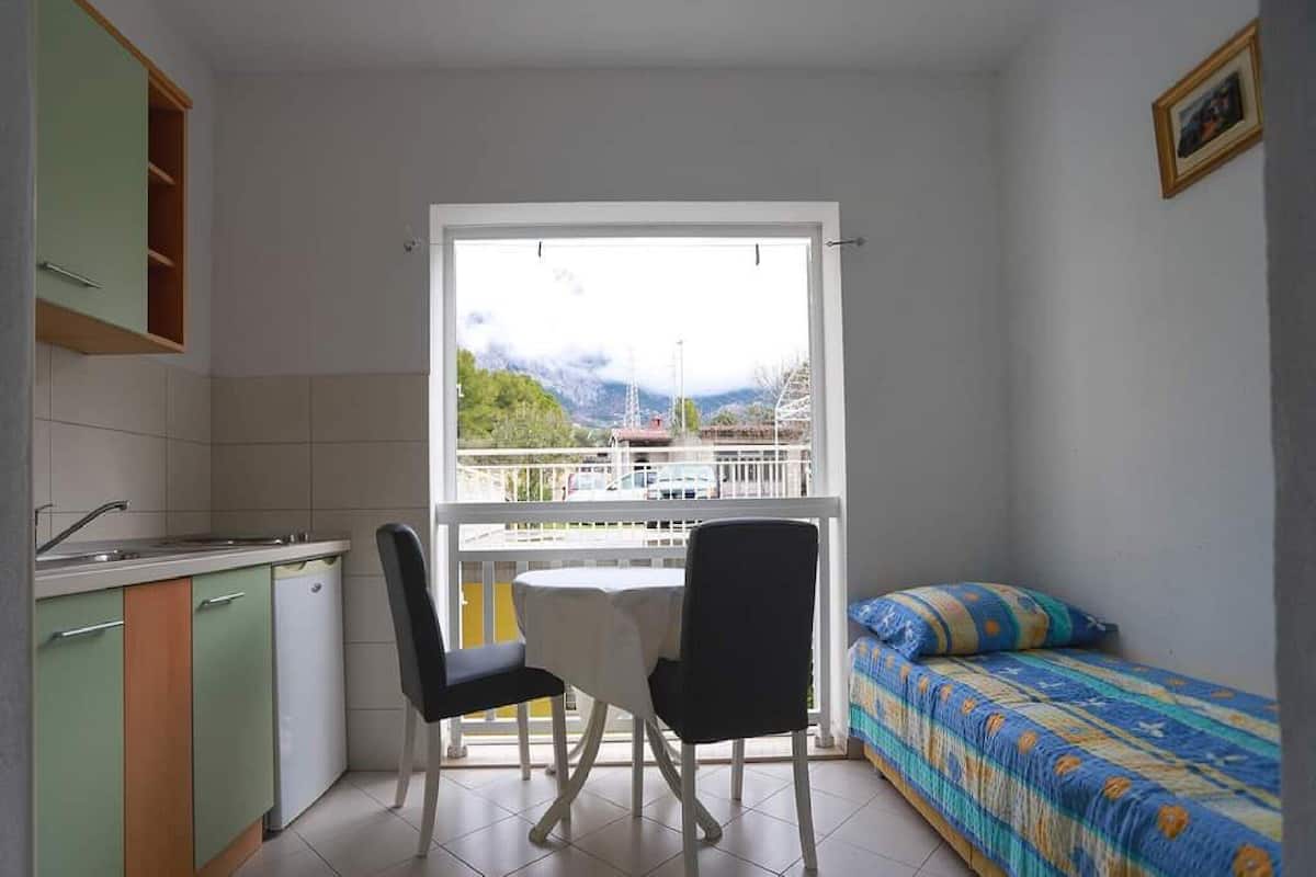 Leilighet (One Bedroom Apartment) | Oppholdsrom | En 32-tommers Flatskjerm-TV med digitale kanaler