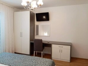 Studio (Premium Studio with Balcony and Sea V) | 6 bedrooms, free WiFi - Apartments Pezo (Baska Voda)