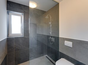 Appartement (Two Bedroom Apartment with Balcony) | Salle de bain