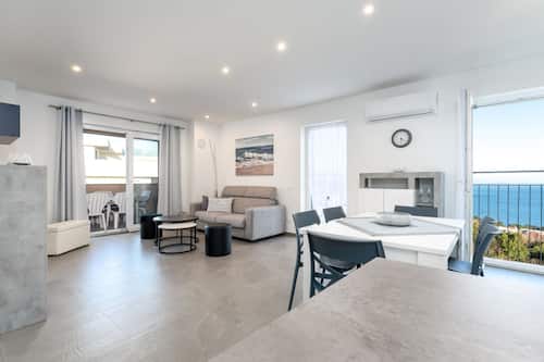 Apartament (Two Bedroom Apartment with Balcony) | Menjador
