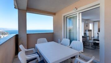 Appartement (Two Bedroom Apartment with Balcony) | Balcon
