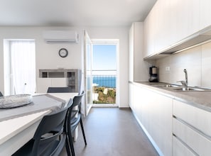 Apartment (Two Bedroom Apartment with Balcony) | Eigene Küche | Kühlschrank
