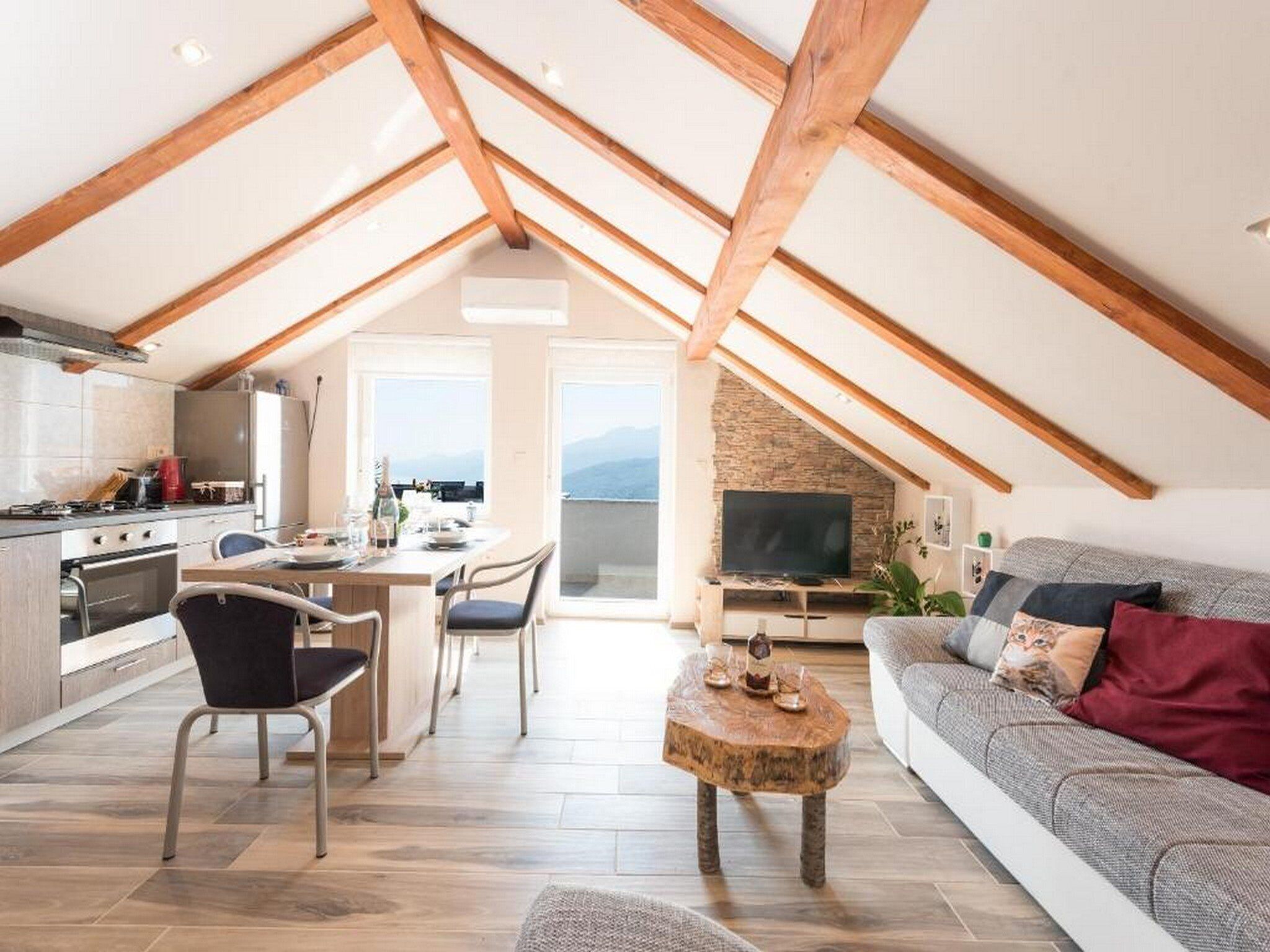 Apartment (One Bedroom Apartment with Sea View) | Wohnzimmer | 32-Zoll-Flachbildfernseher mit Digitalempfang