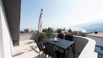 Departamento (One Bedroom Apartment with Sea View) | Balcón
